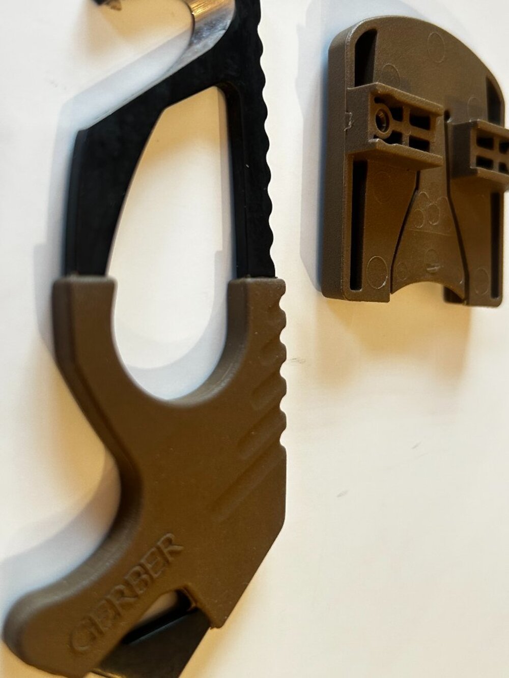Gerber Emergency Strap Cutter Rescue Tool. - Picture 2 of 4